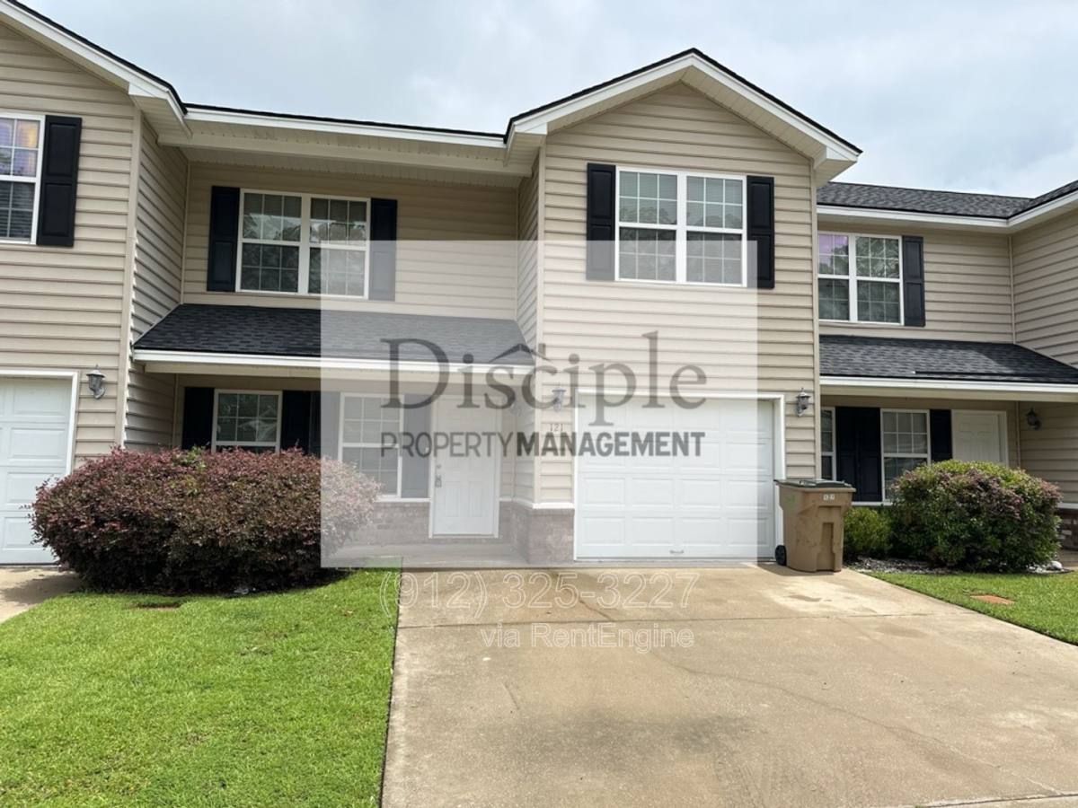 Townhouse for rent at 121 Aubrey Trail, Richmond Hill, GA 31324