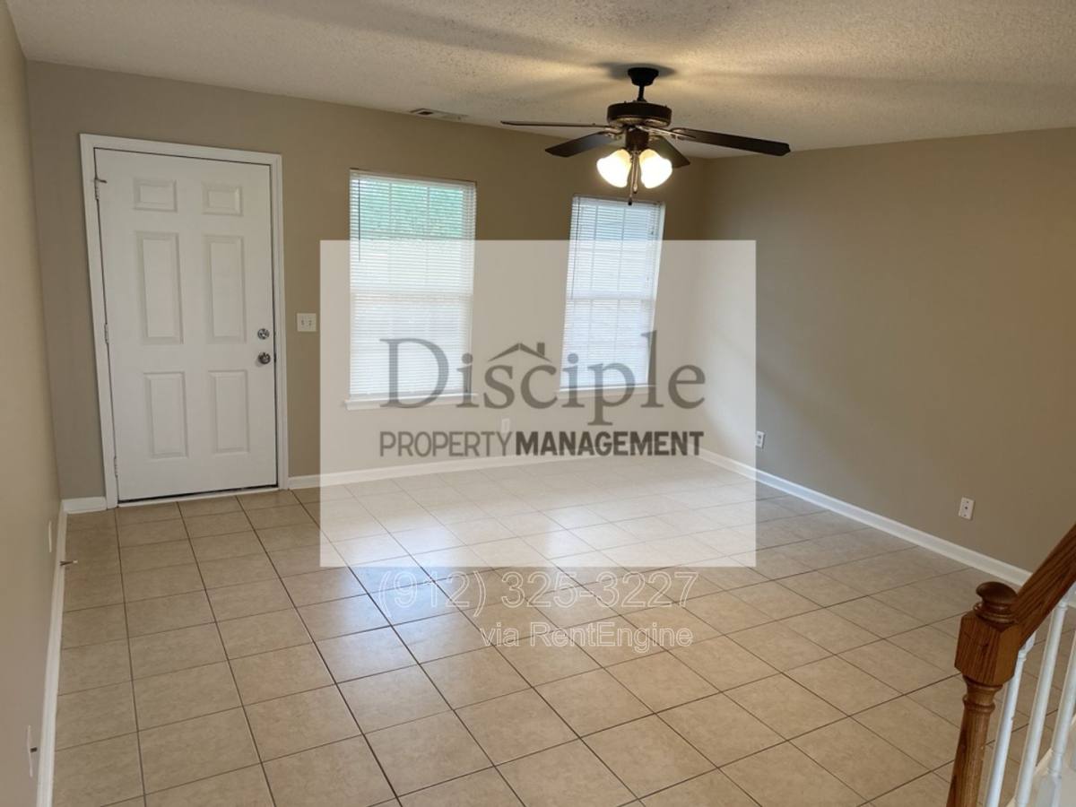Townhouse for rent at 121 Aubrey Trail, Richmond Hill, GA 31324