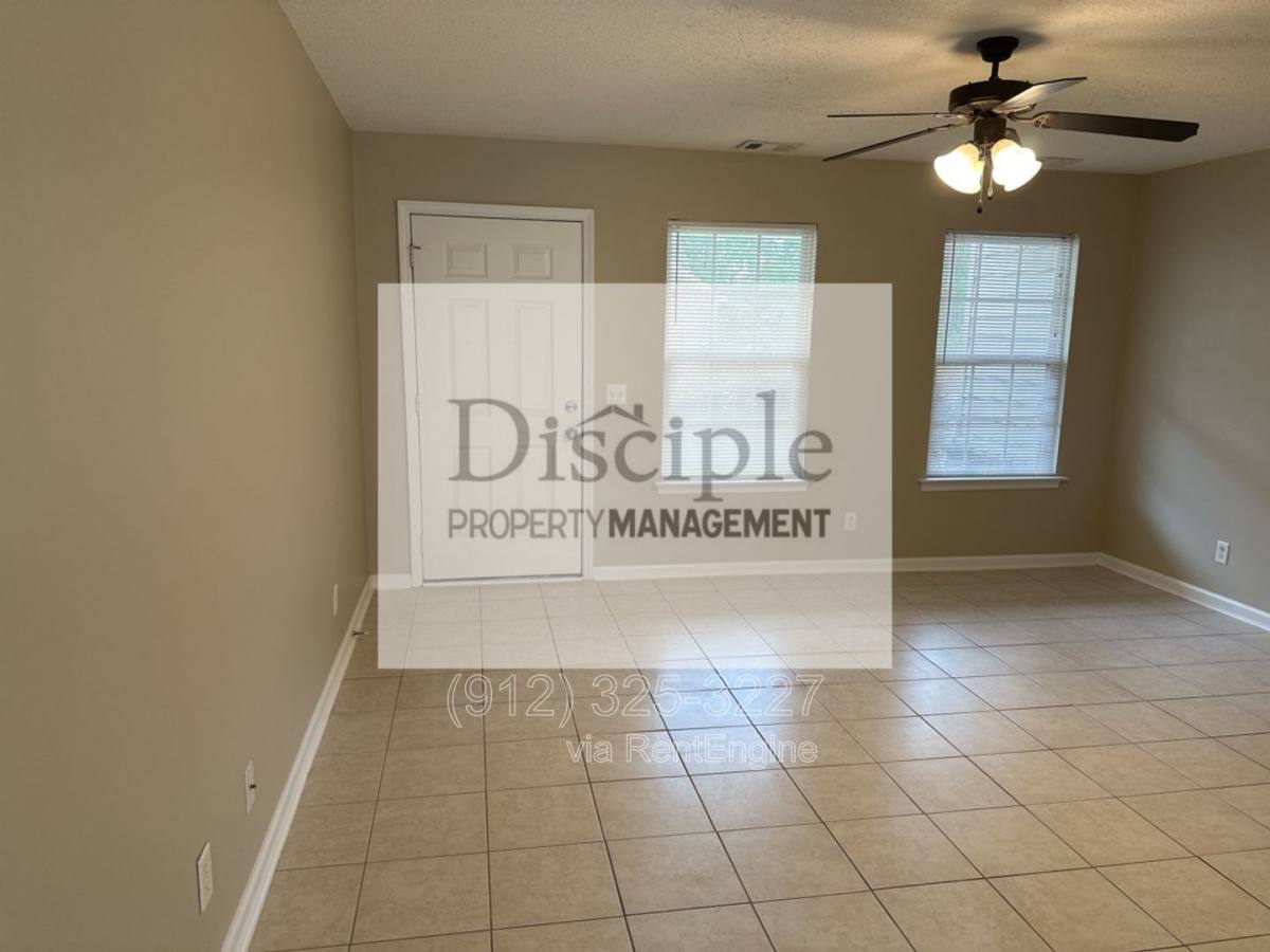 Townhouse for rent at 121 Aubrey Trail, Richmond Hill, GA 31324