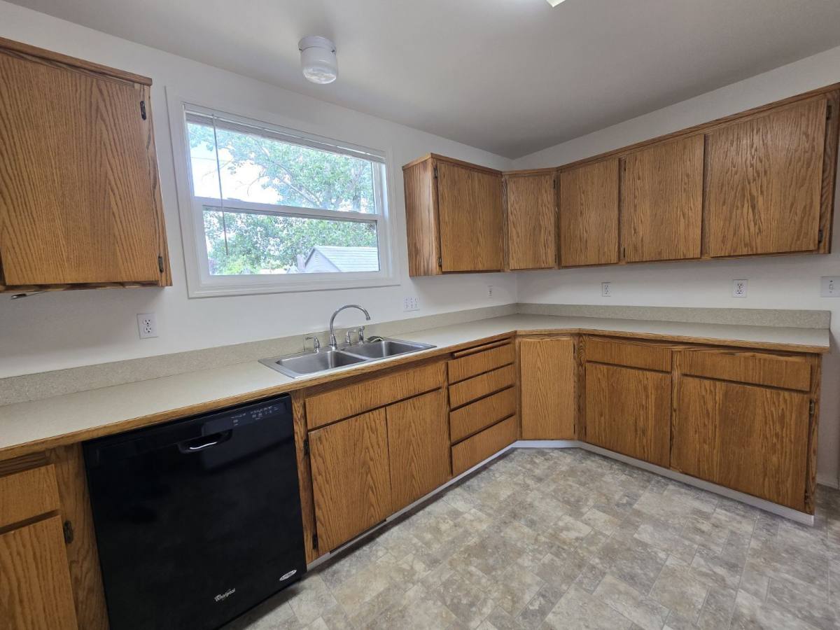 House for rent at 1311 SE Mill St, Roseburg, OR 97470
