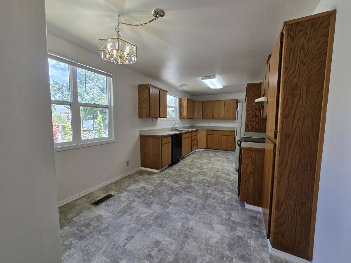 House for rent at 1311 SE Mill St, Roseburg, OR 97470