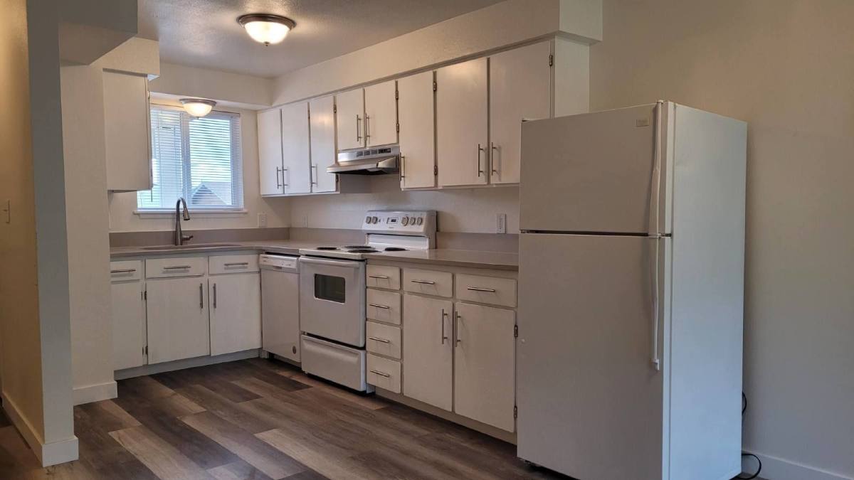 Apartment for rent at 624 NE Housley Ave #3, Roseburg, OR 97470