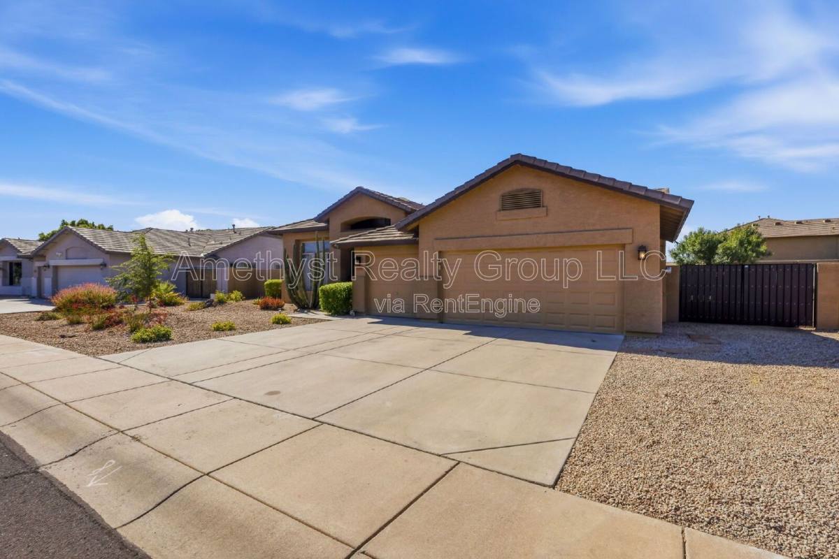 House for rent at 7017 W Greenbriar Dr, Glendale, AZ 85308