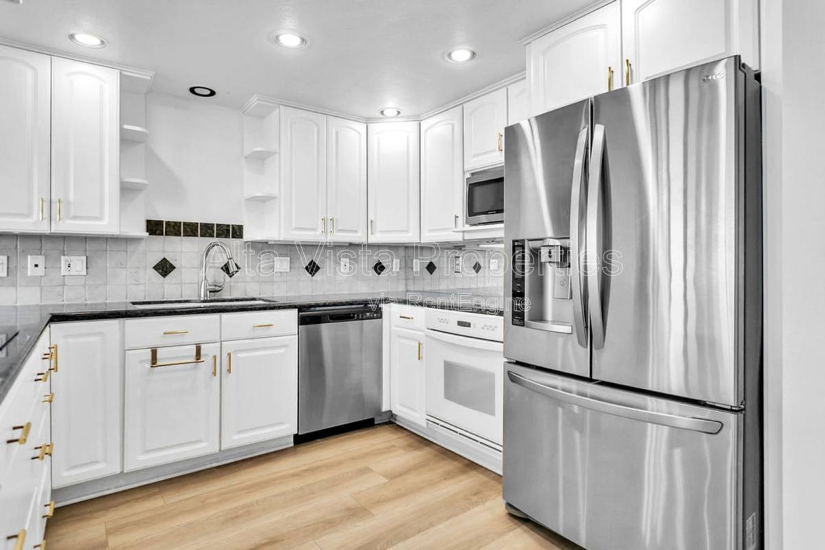 Apartment for rent at 3916 Riviera Dr #204, San Diego, CA 92109