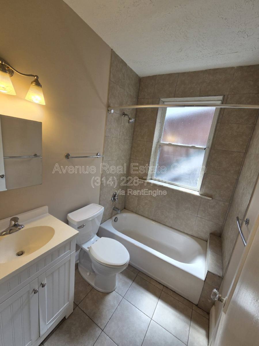 Apartment for rent at 4956 Holly Hills Ave #2F, Saint Louis, MO 63109