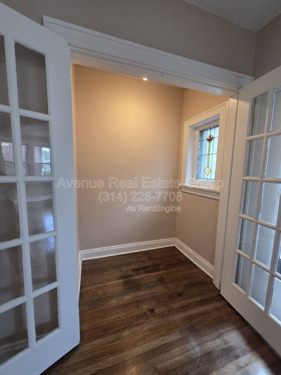 Apartment for rent at 4956 Holly Hills Ave #2F, Saint Louis, MO 63109