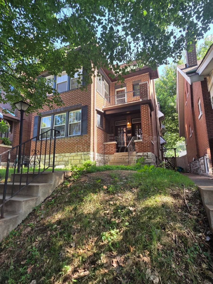 Apartment for rent at 4956 Holly Hills Ave #2F, Saint Louis, MO 63109