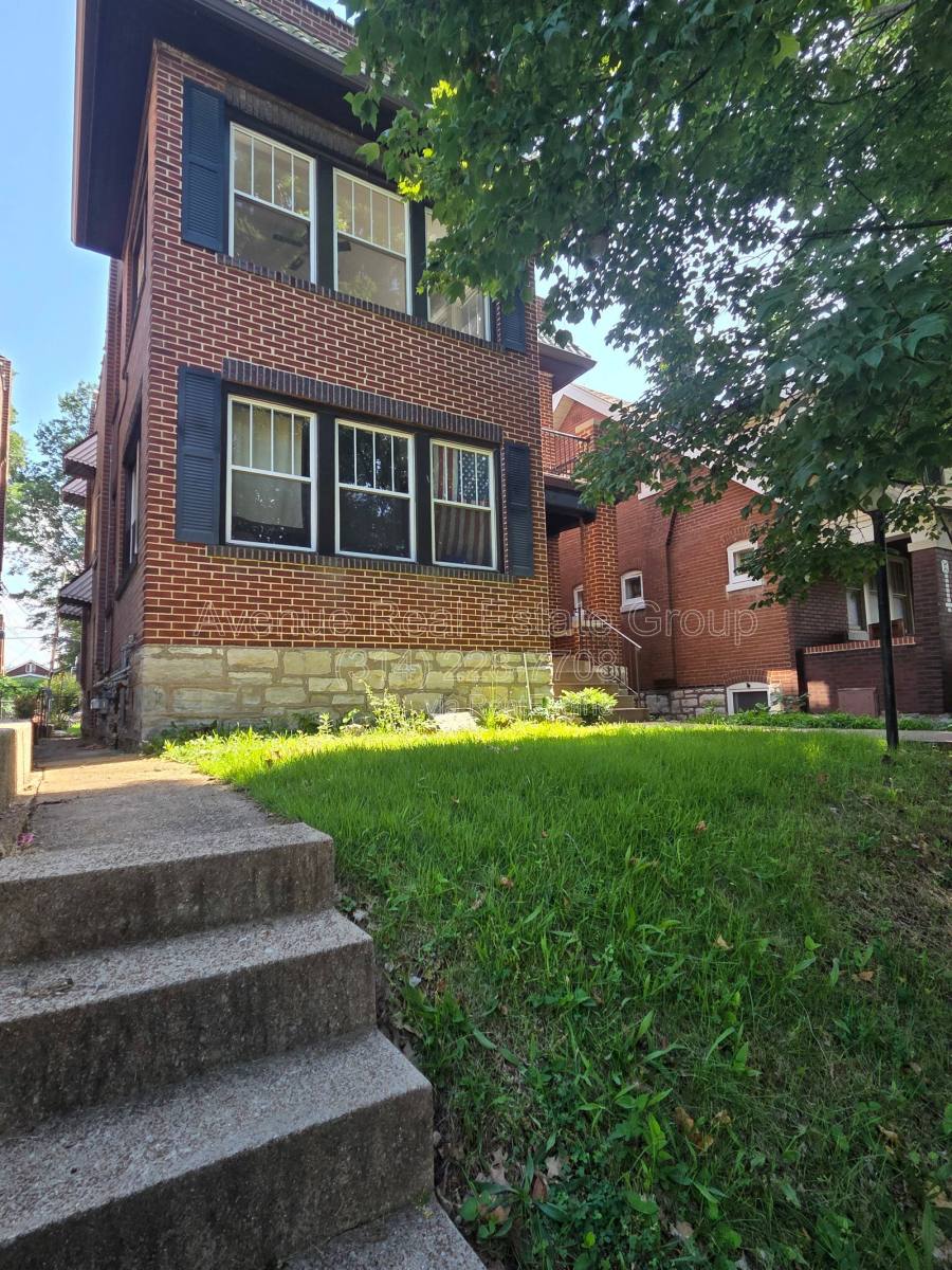 Apartment for rent at 4956 Holly Hills Ave #2F, Saint Louis, MO 63109