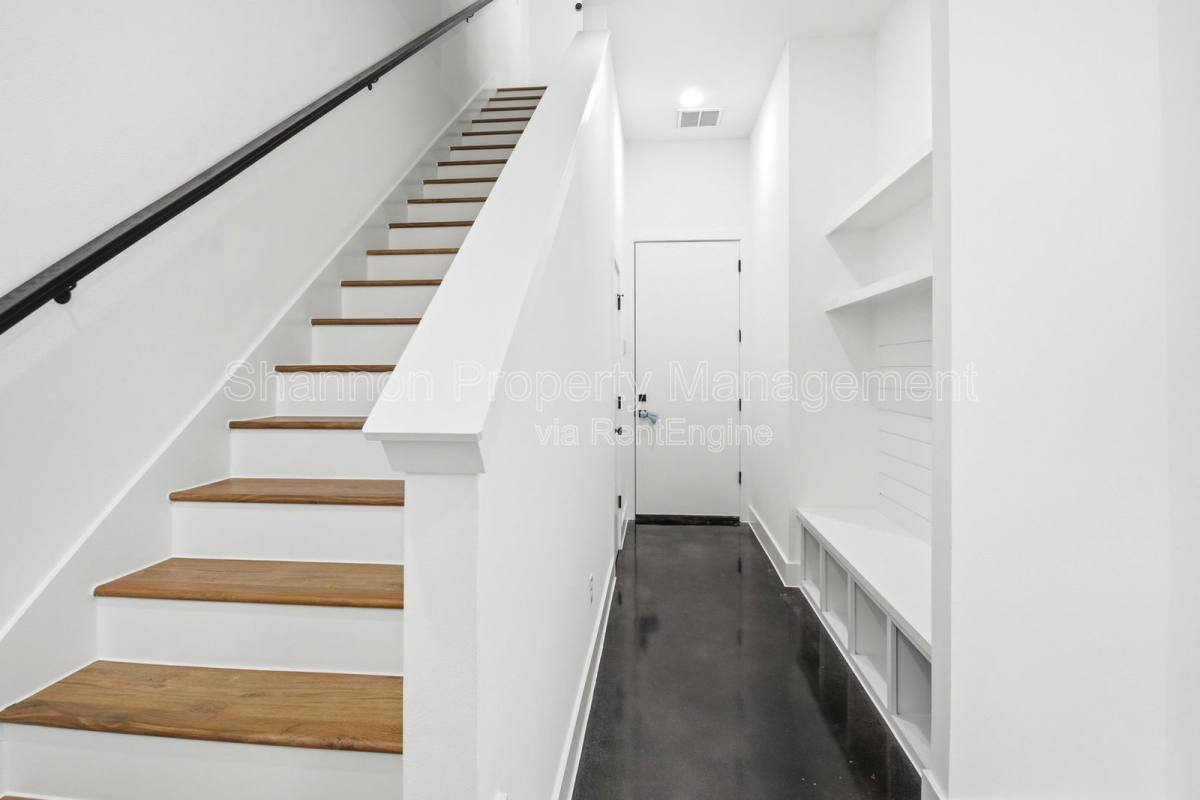 Apartment for rent at 1307 Bayou St #B, Houston, TX 77020
