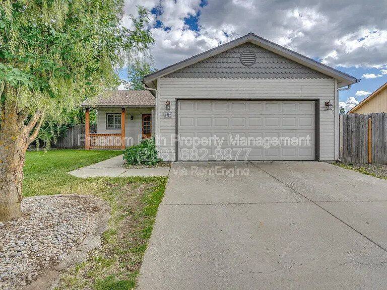 House for rent at 1382 Tanager Ave, Hayden, ID 83835