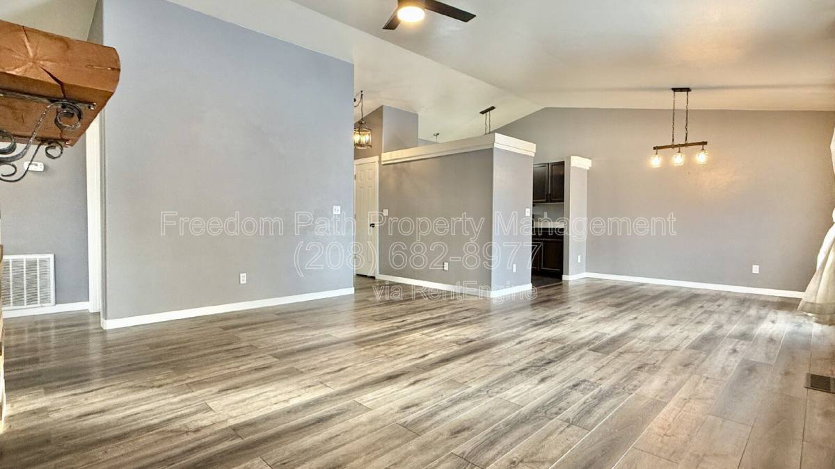 House for rent at 1382 Tanager Ave, Hayden, ID 83835
