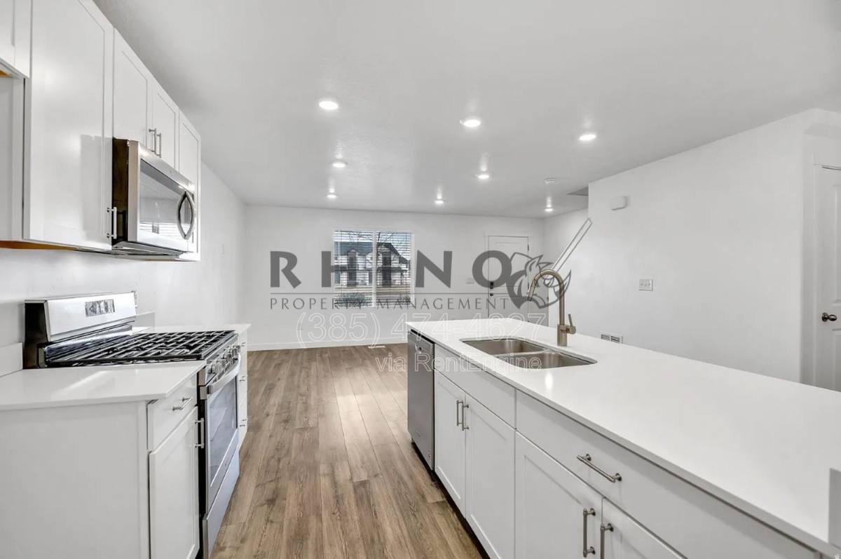 Townhouse for rent at 880 N Herman Dr, Lehi, UT 84043