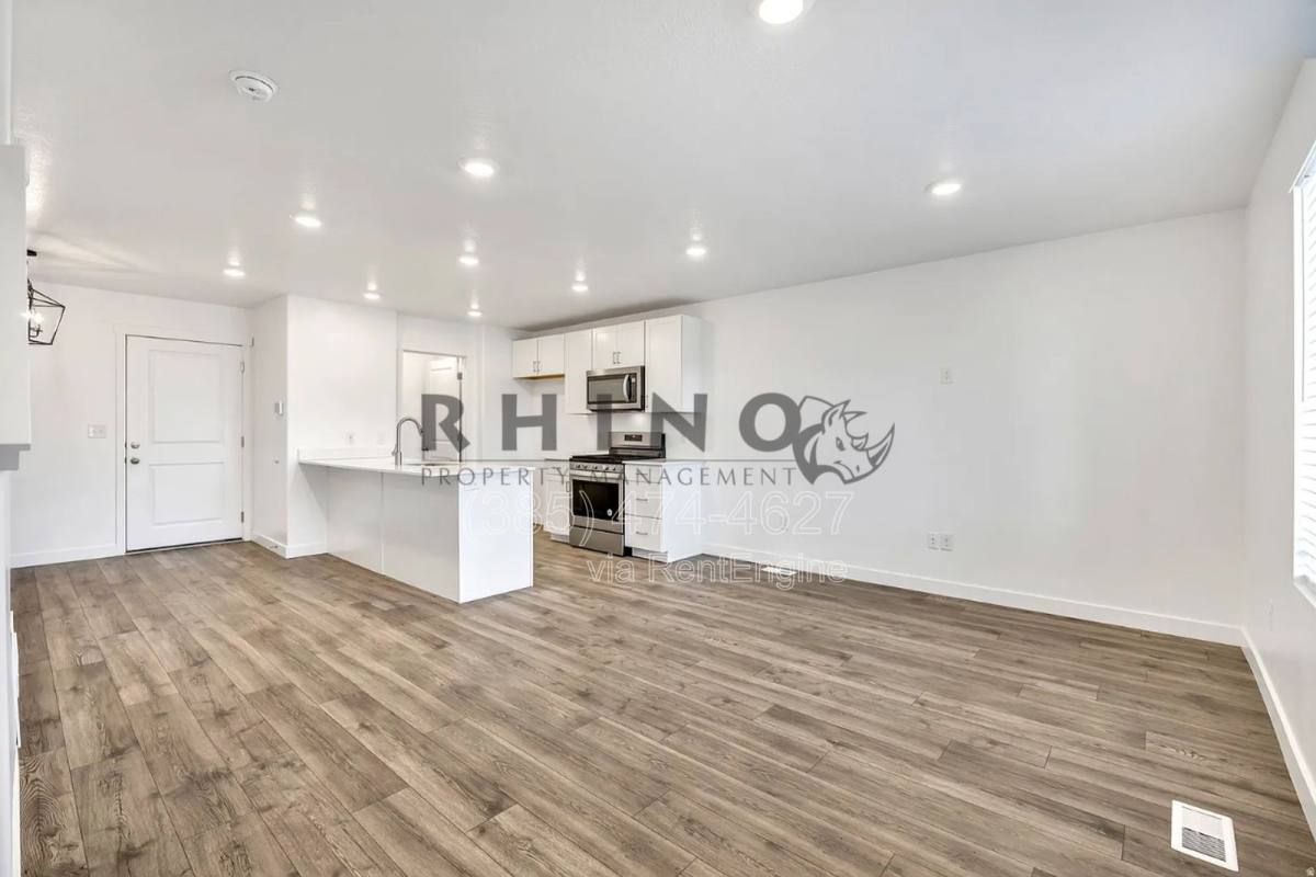 Townhouse for rent at 880 N Herman Dr, Lehi, UT 84043