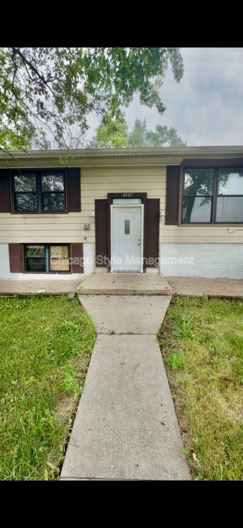 House for rent at 4507 Balmoral Dr, Richton Park, IL 60471