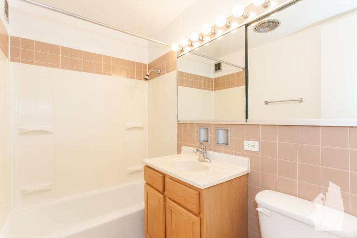 Apartment for rent at 4600 N Clarendon Ave, Chicago, IL 60640