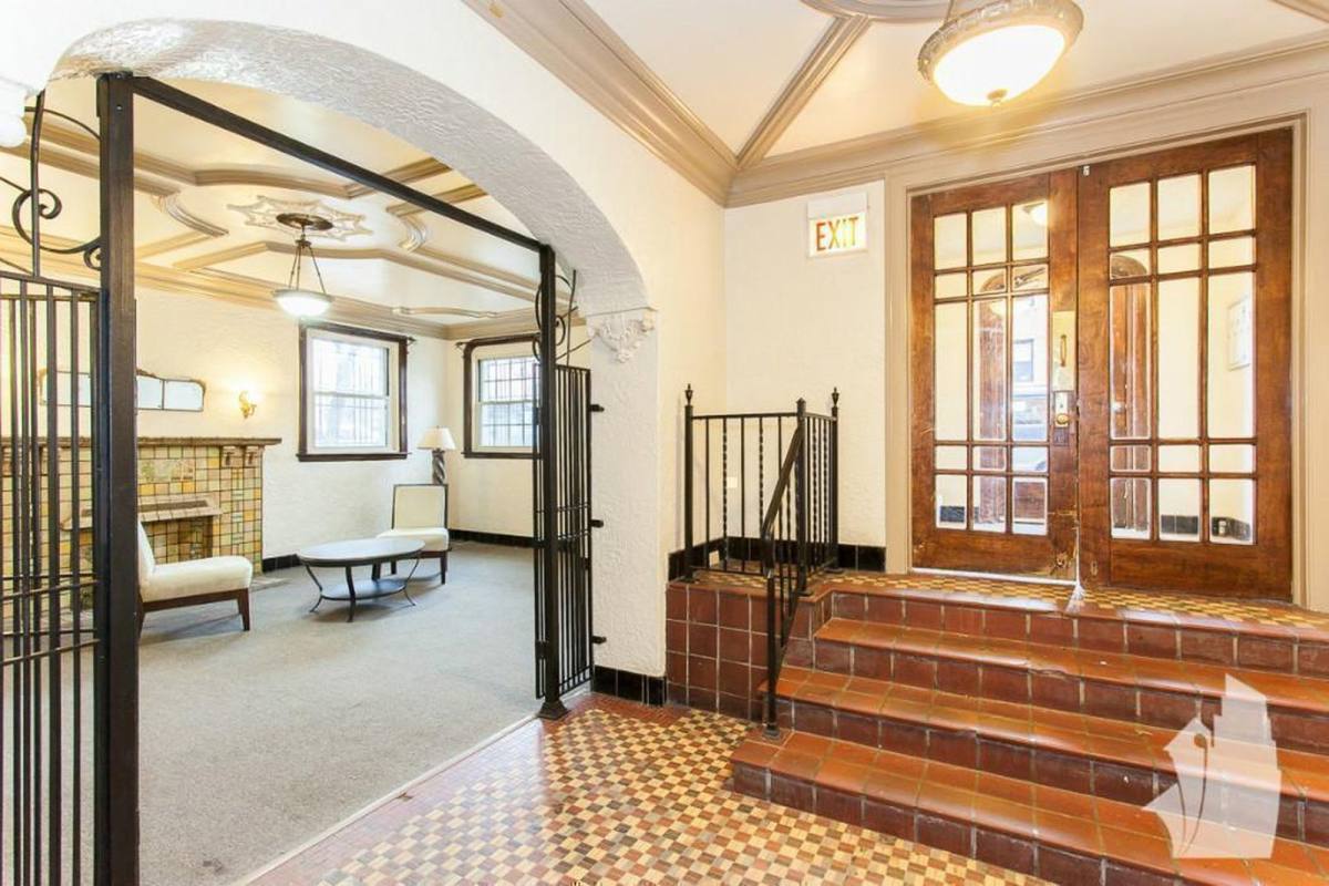 Apartment for rent at 2536 N Sawyer Ave, Chicago, IL 60647