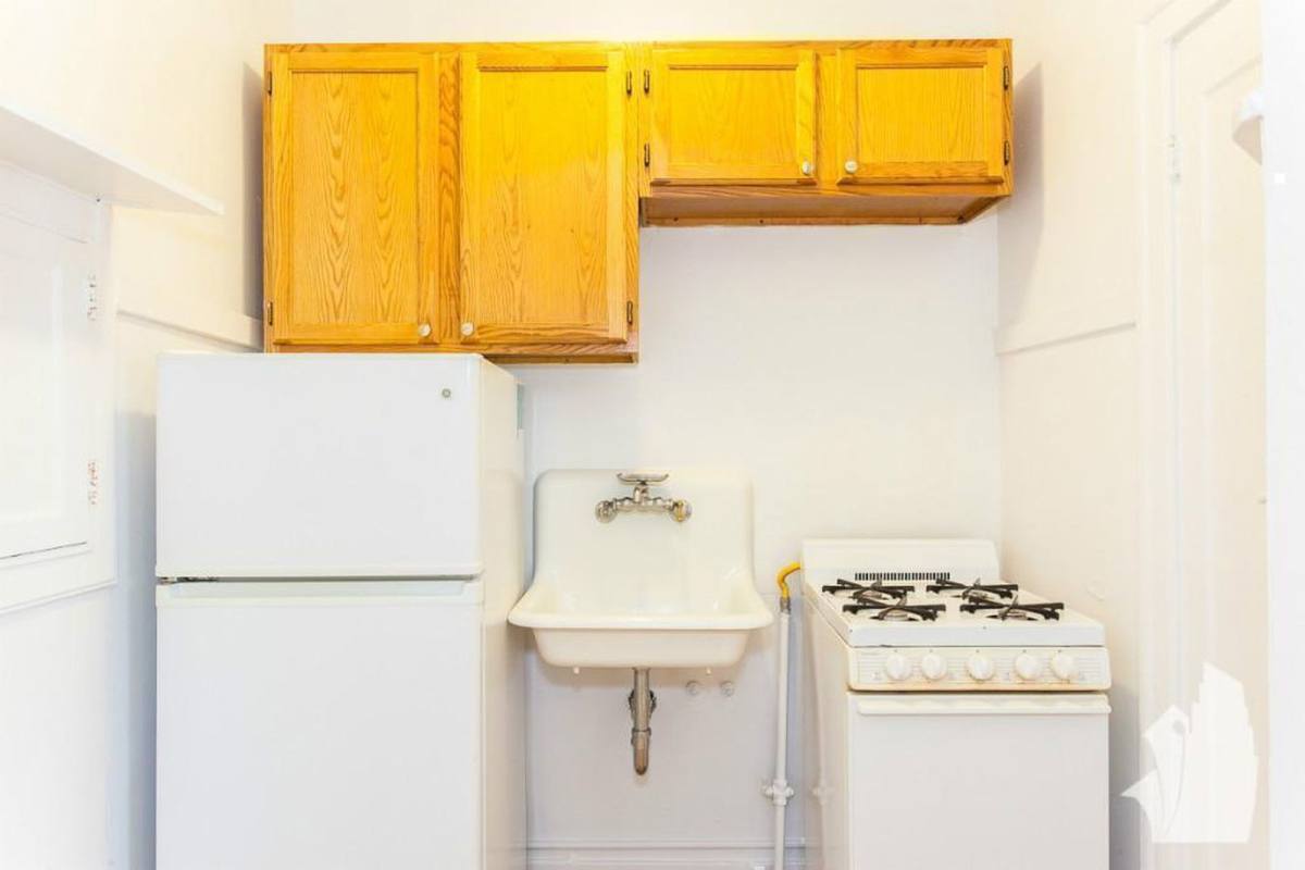 Apartment for rent at 2536 N Sawyer Ave, Chicago, IL 60647