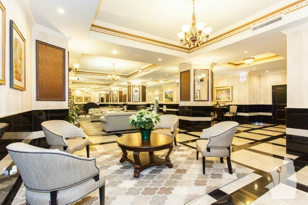 Apartment for rent at 5050 N Sheridan Rd, Chicago, IL 60640