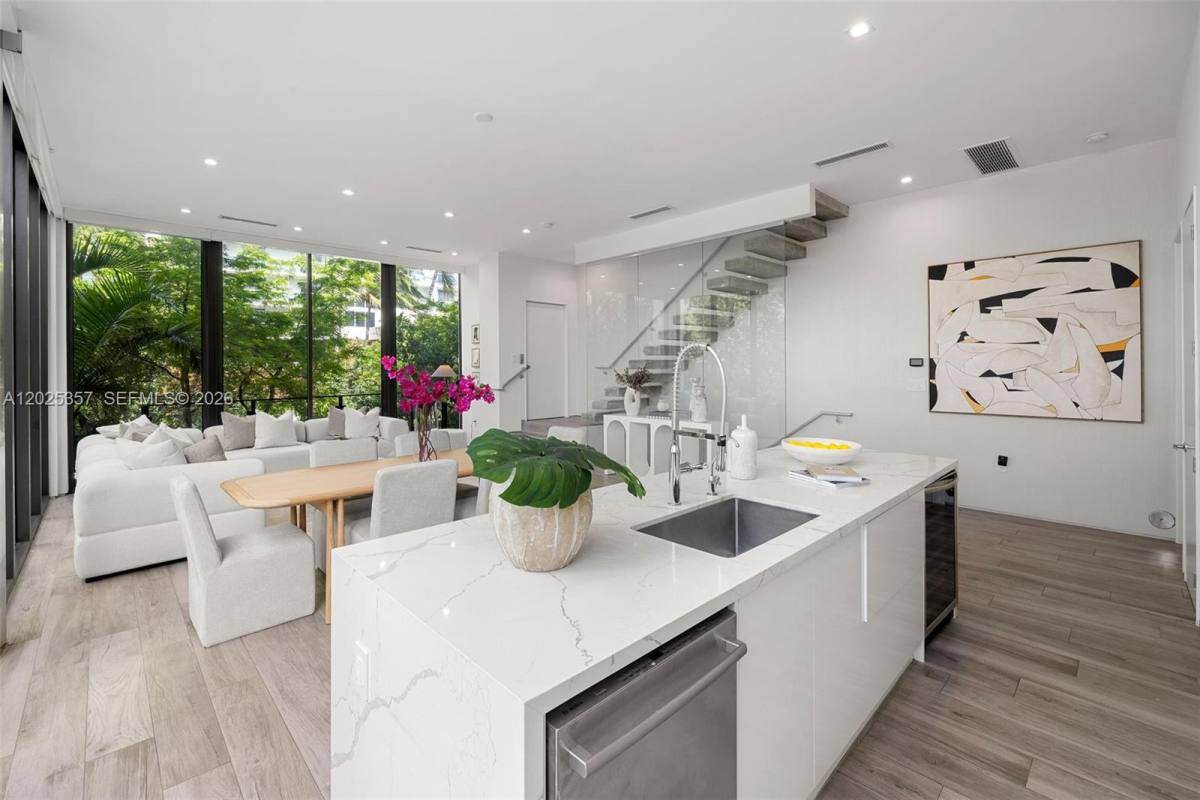 Townhouse for rent at 1525 Bay Rd, Miami Beach, FL 33139