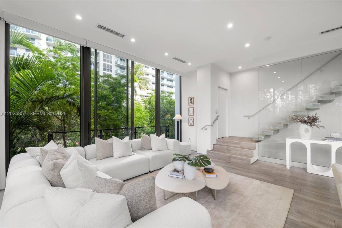 Townhouse for rent at 1525 Bay Rd, Miami Beach, FL 33139