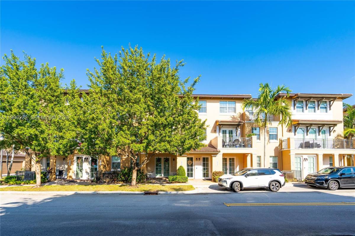 Townhouse for rent at 14749 SW 9th St, Hollywood, FL 33027