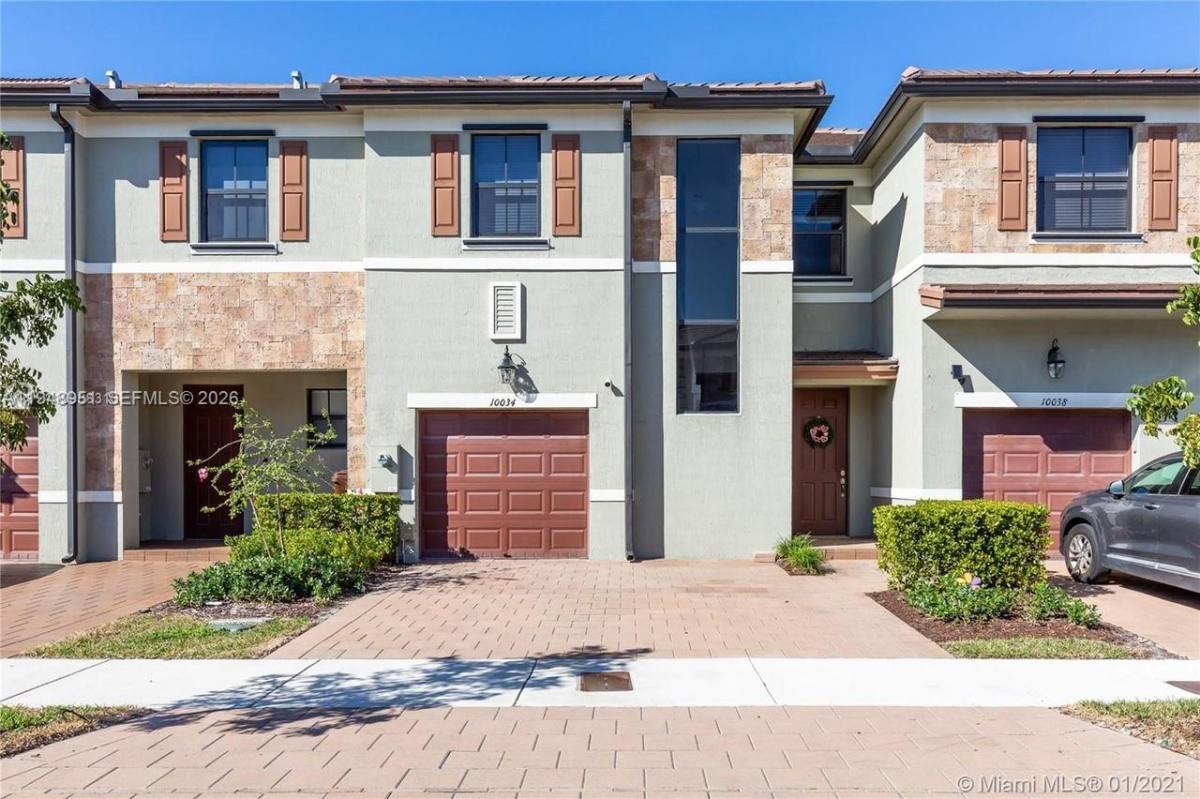 Townhouse for rent at 10034 W 32nd Lane, Hialeah, FL 33018