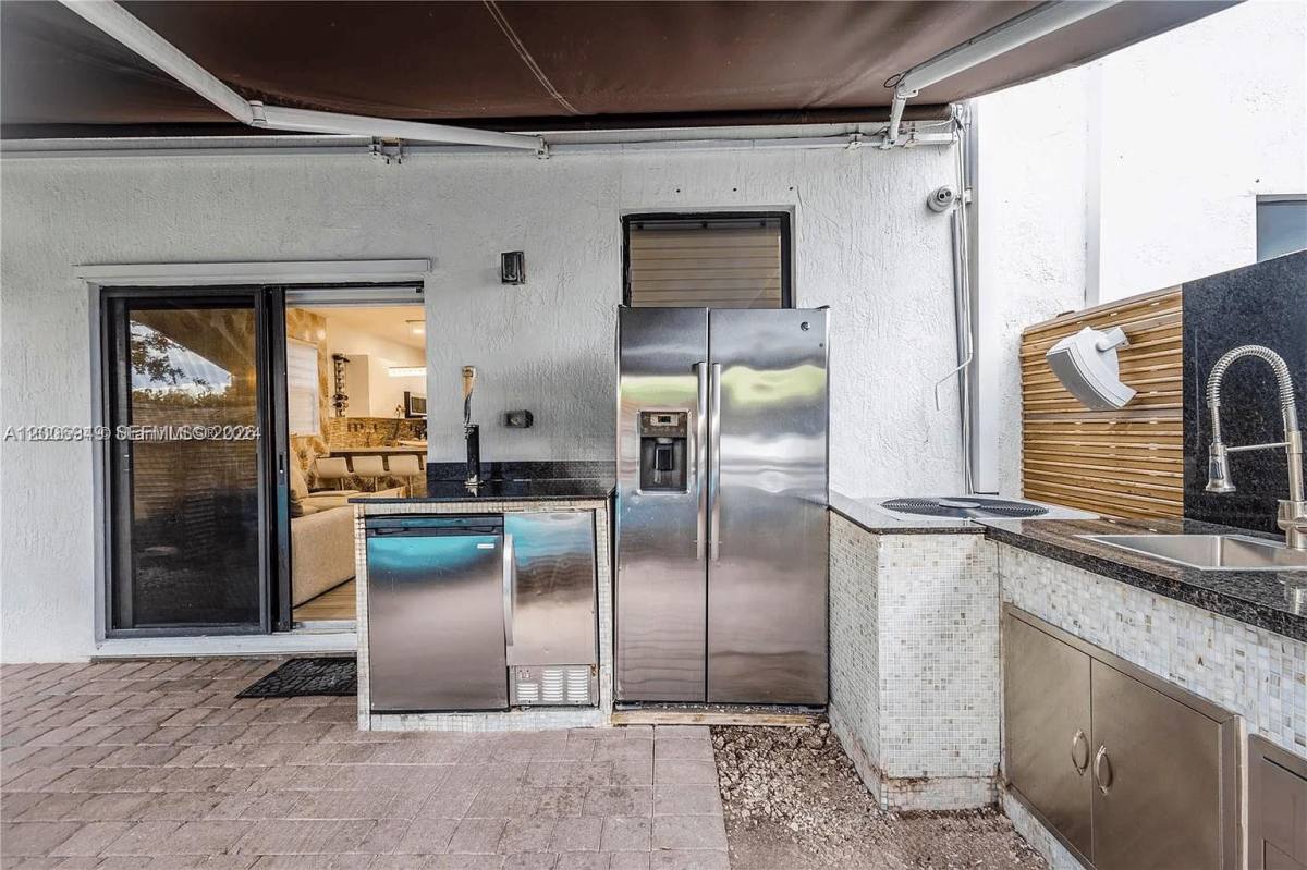 Townhouse for rent at 8805 NW 103rd Place, Miami, FL 33178