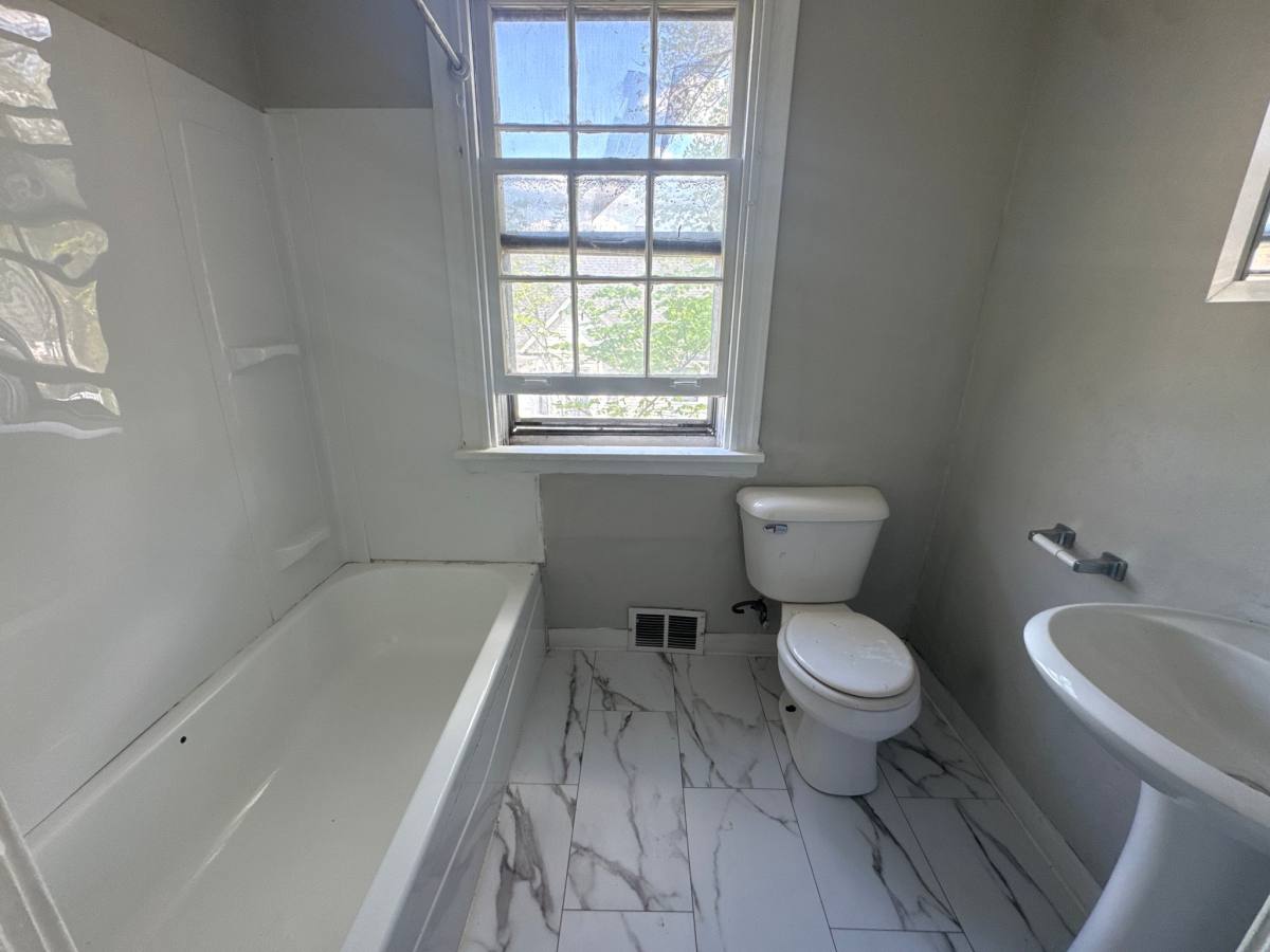 House for rent at 265 W 107th St, Chicago, IL 60628