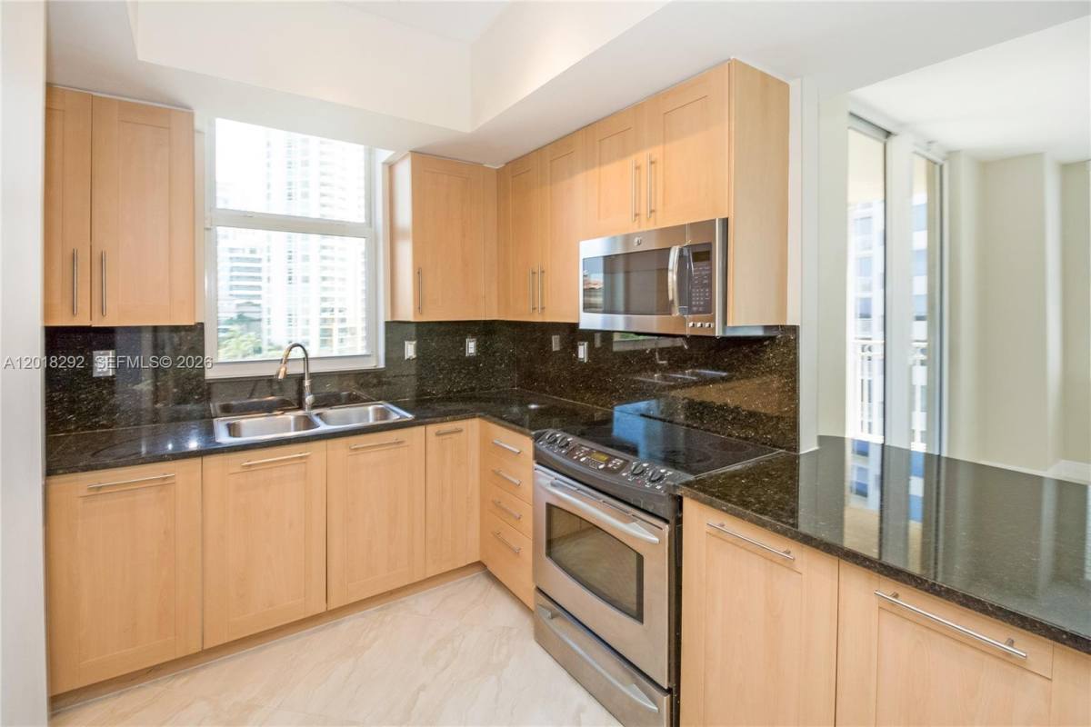 Apartment for rent at 511 SE 5 Ave, Fort Lauderdale, FL 33301