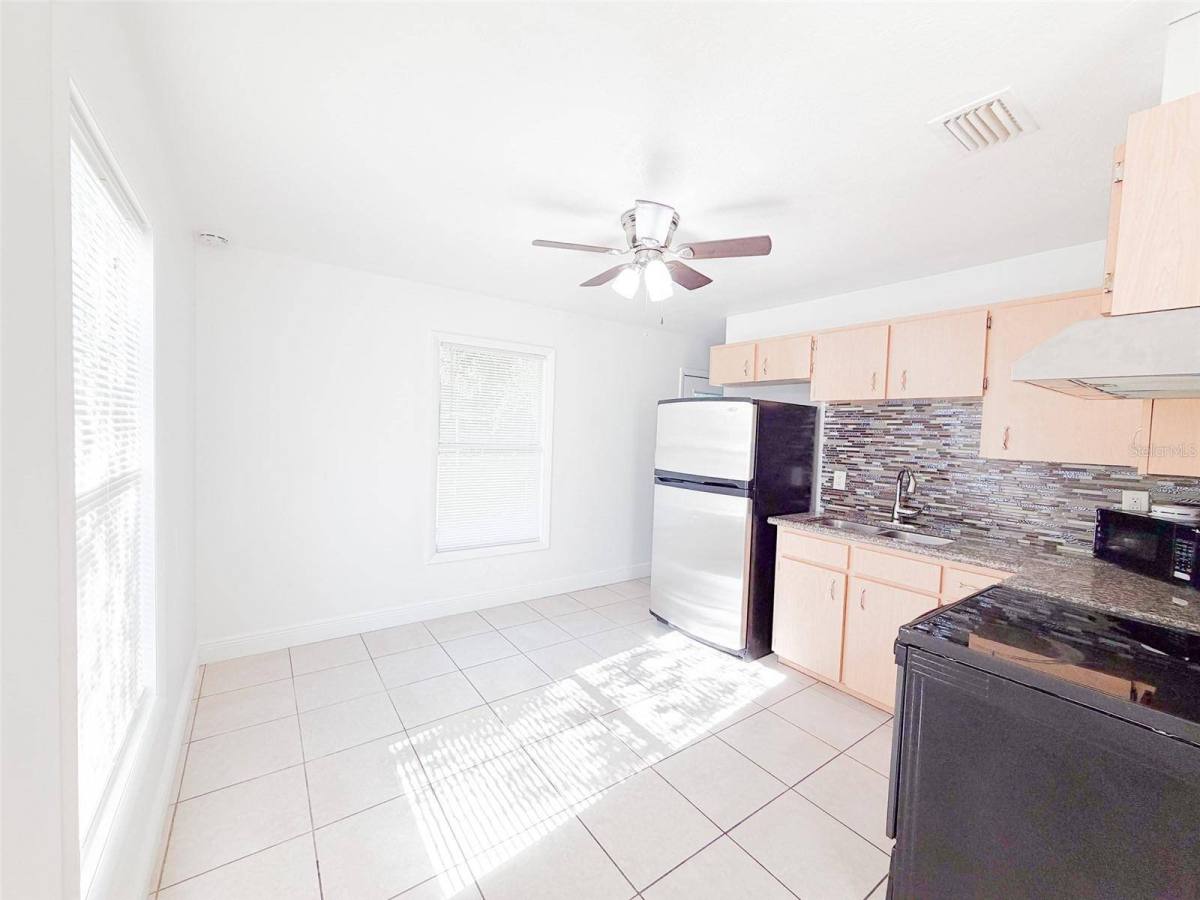 House for rent at 407 W Bella Vista St, Lakeland, FL 33805