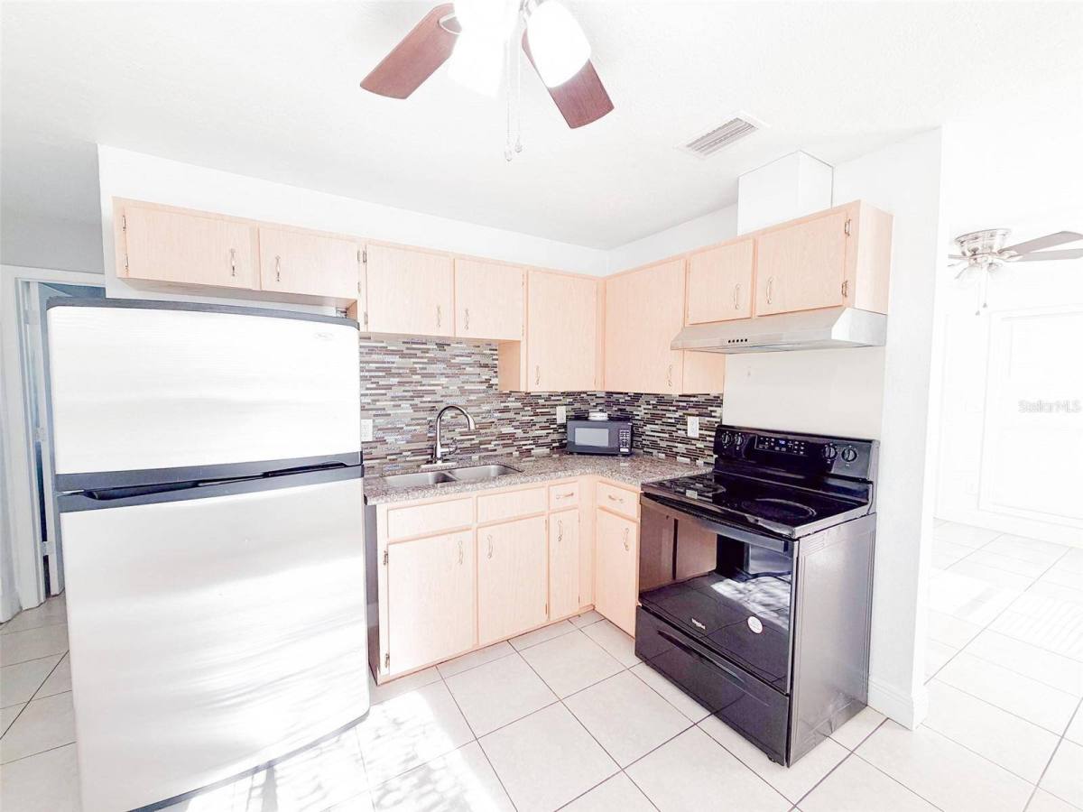 House for rent at 407 W Bella Vista St, Lakeland, FL 33805