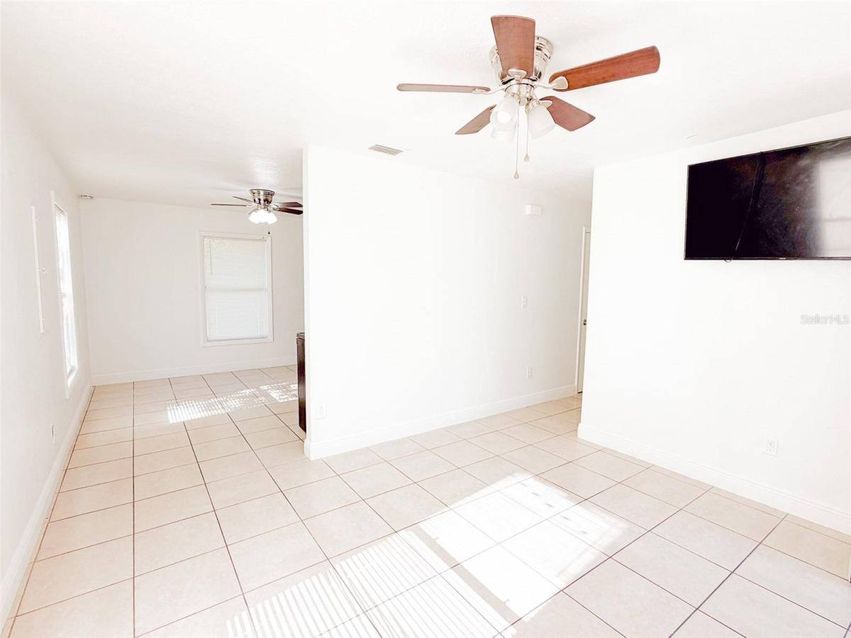 House for rent at 407 W Bella Vista St, Lakeland, FL 33805