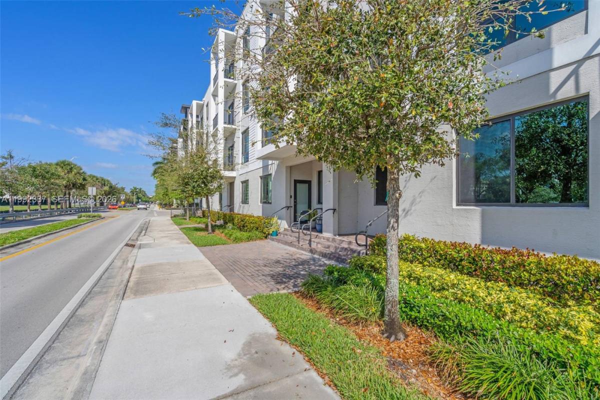Apartment for rent at 8363 NW 41st St #1, Miami, FL 33166