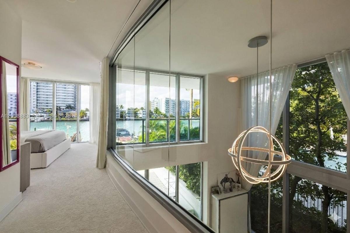 Condo for rent at 7928 E Dr, Miami Beach, FL 33141