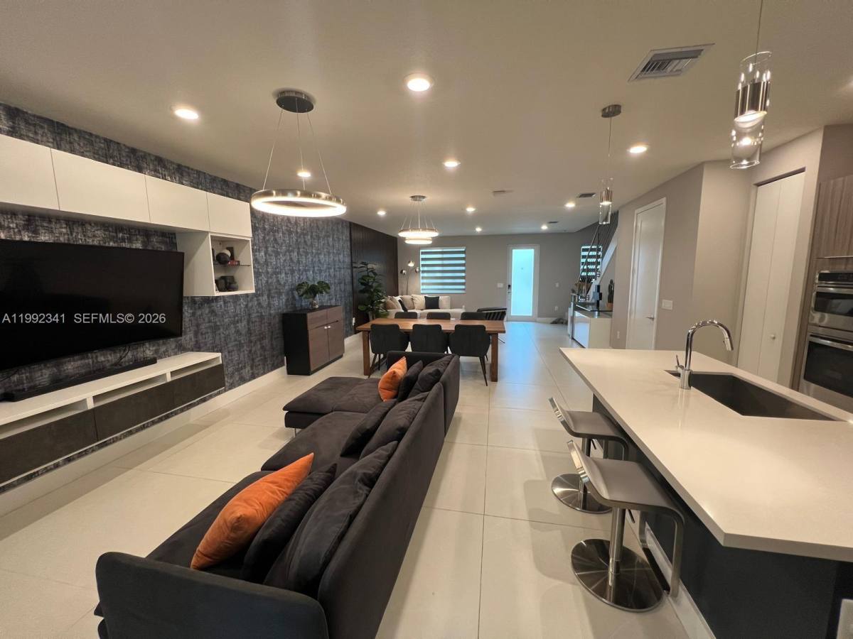Townhouse for rent at 10355 NW 66th St, Miami, FL 33178