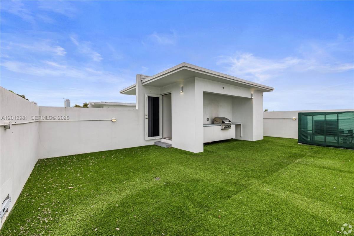 Townhouse for rent at 434 SW 10th St, Miami, FL 33130