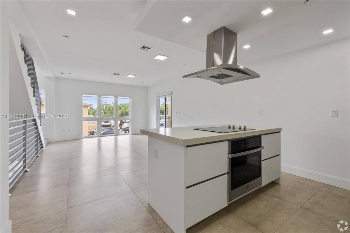 Townhouse for rent at 434 SW 10th St, Miami, FL 33130