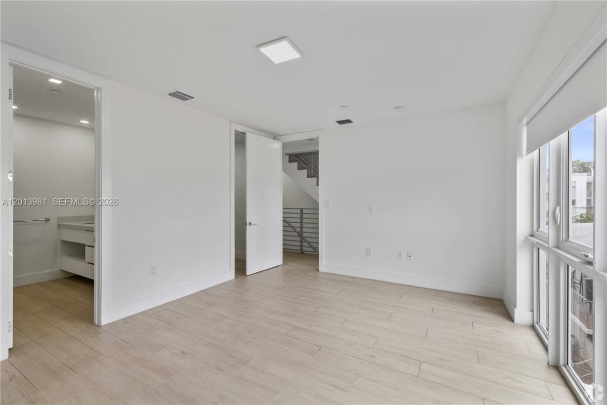 Townhouse for rent at 434 SW 10th St, Miami, FL 33130