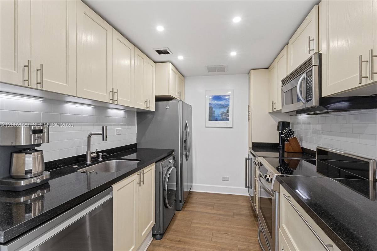 Apartment for rent at 2451 Brickell Ave #PH, Miami, FL 33129