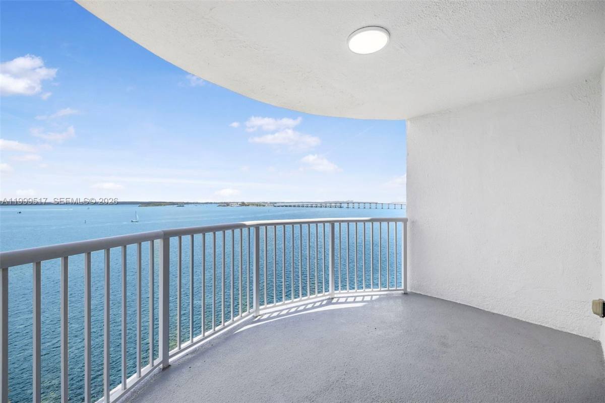 Apartment for rent at 1420 Brickell Bay Dr #14, Miami, FL 33131