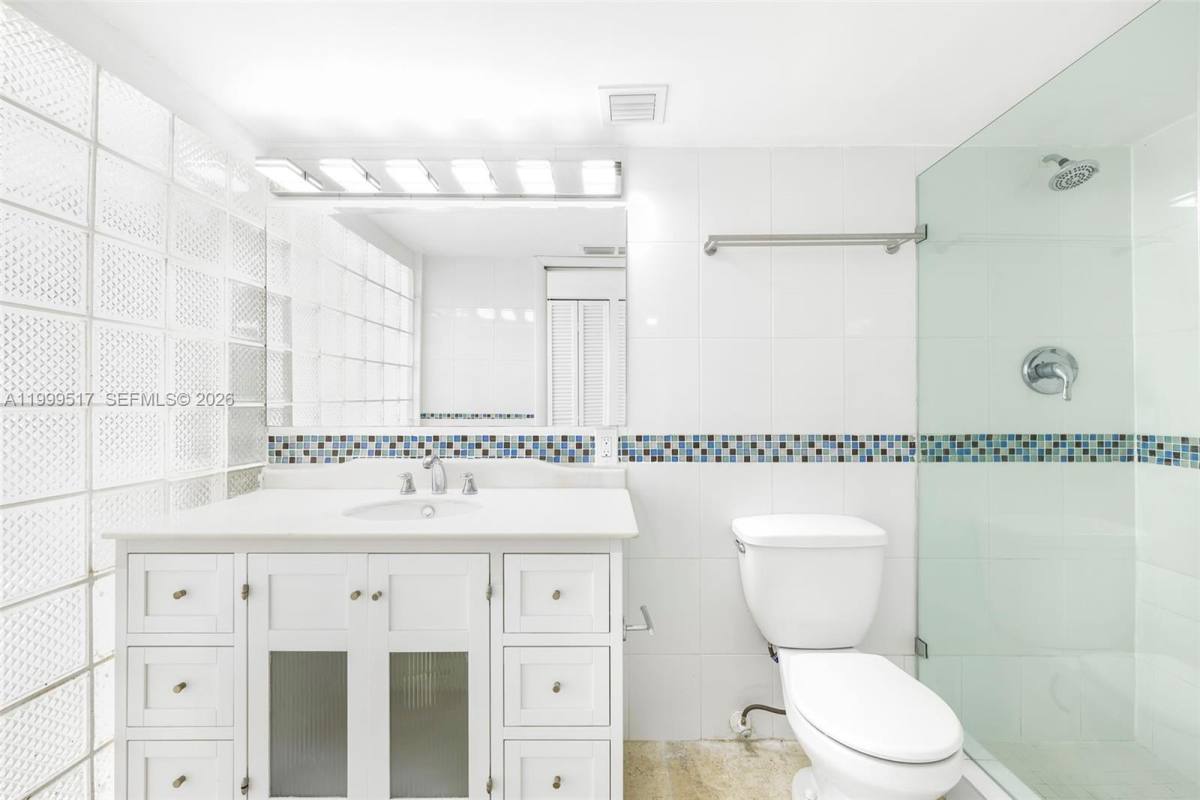 Apartment for rent at 1420 Brickell Bay Dr #14, Miami, FL 33131
