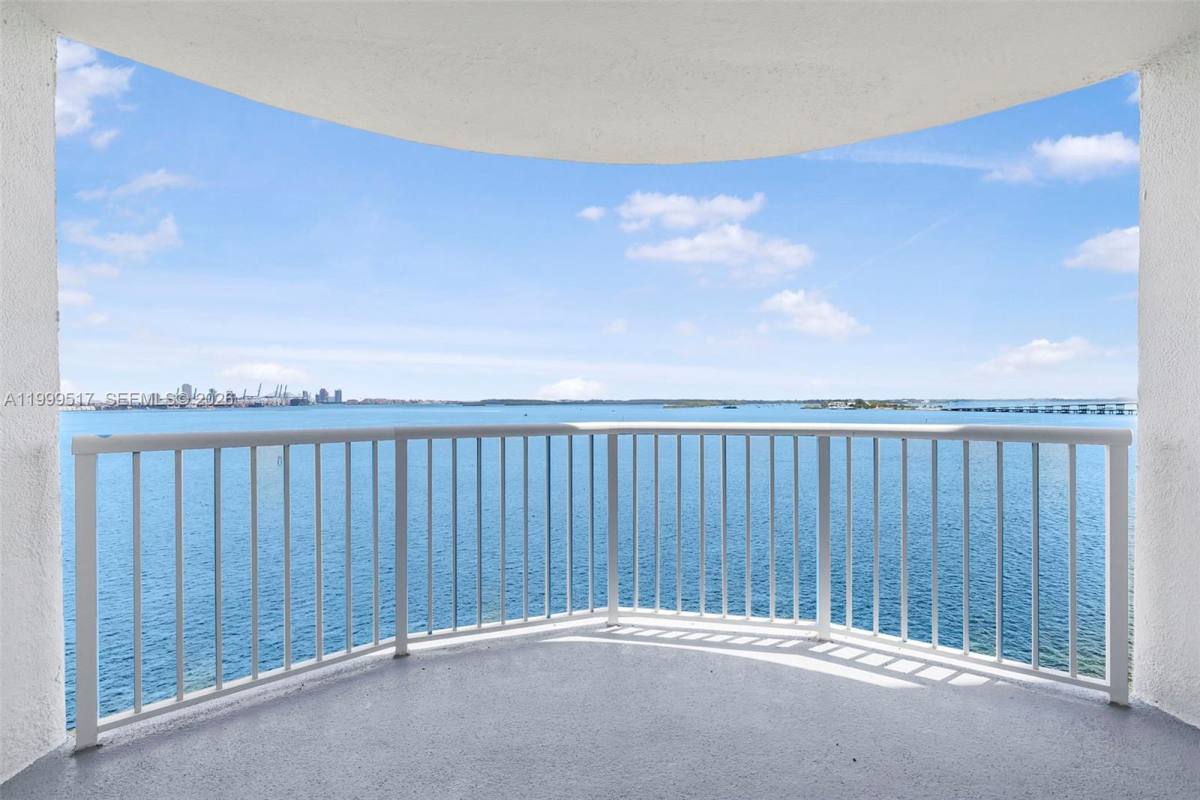Apartment for rent at 1420 Brickell Bay Dr #14, Miami, FL 33131