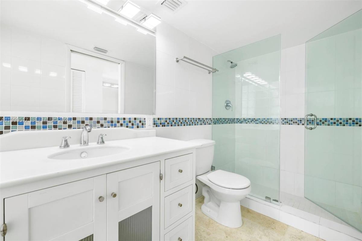 Apartment for rent at 1420 Brickell Bay Dr #14, Miami, FL 33131