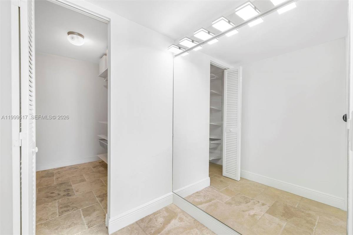 Apartment for rent at 1420 Brickell Bay Dr #14, Miami, FL 33131