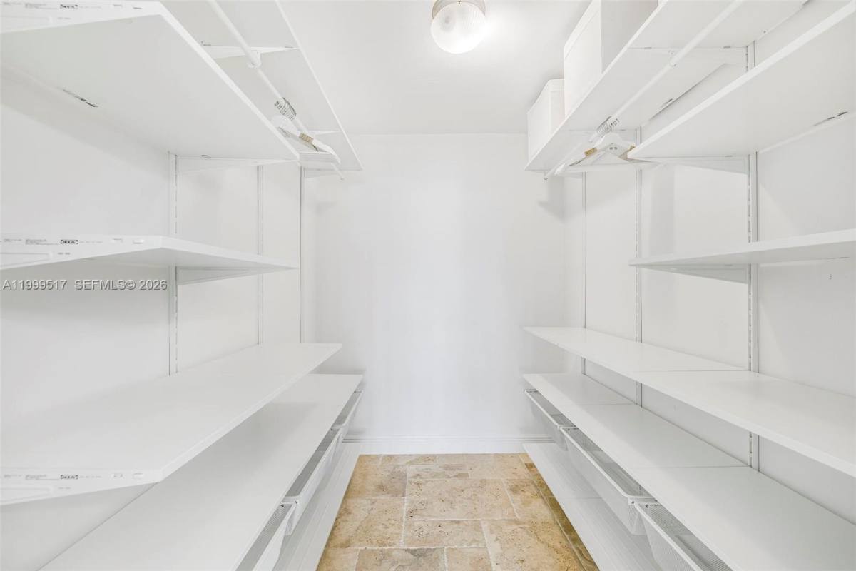 Apartment for rent at 1420 Brickell Bay Dr #14, Miami, FL 33131