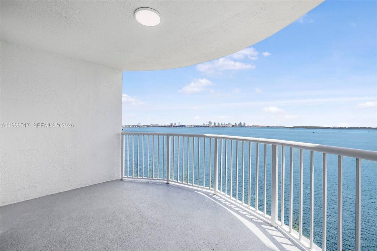 Apartment for rent at 1420 Brickell Bay Dr #14, Miami, FL 33131