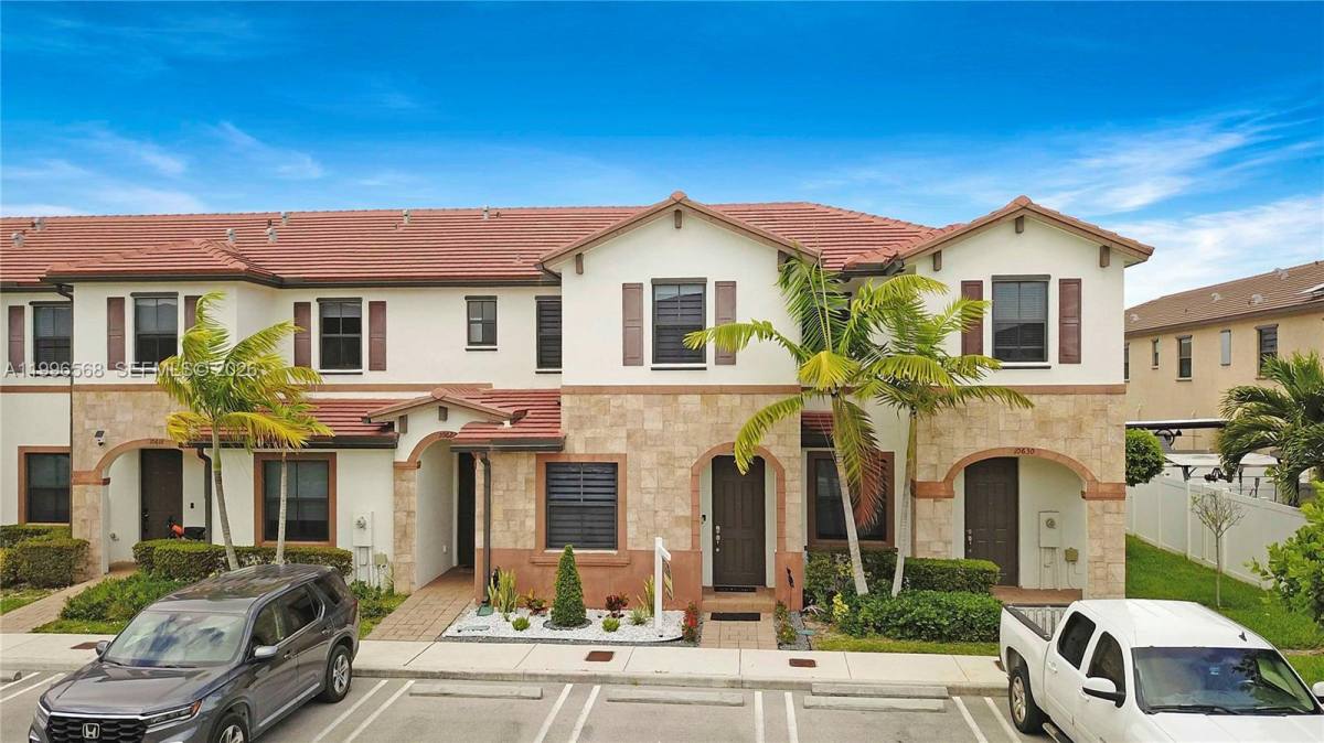 Townhouse for rent at 10628 W 33rd Way, Hialeah, FL 33018