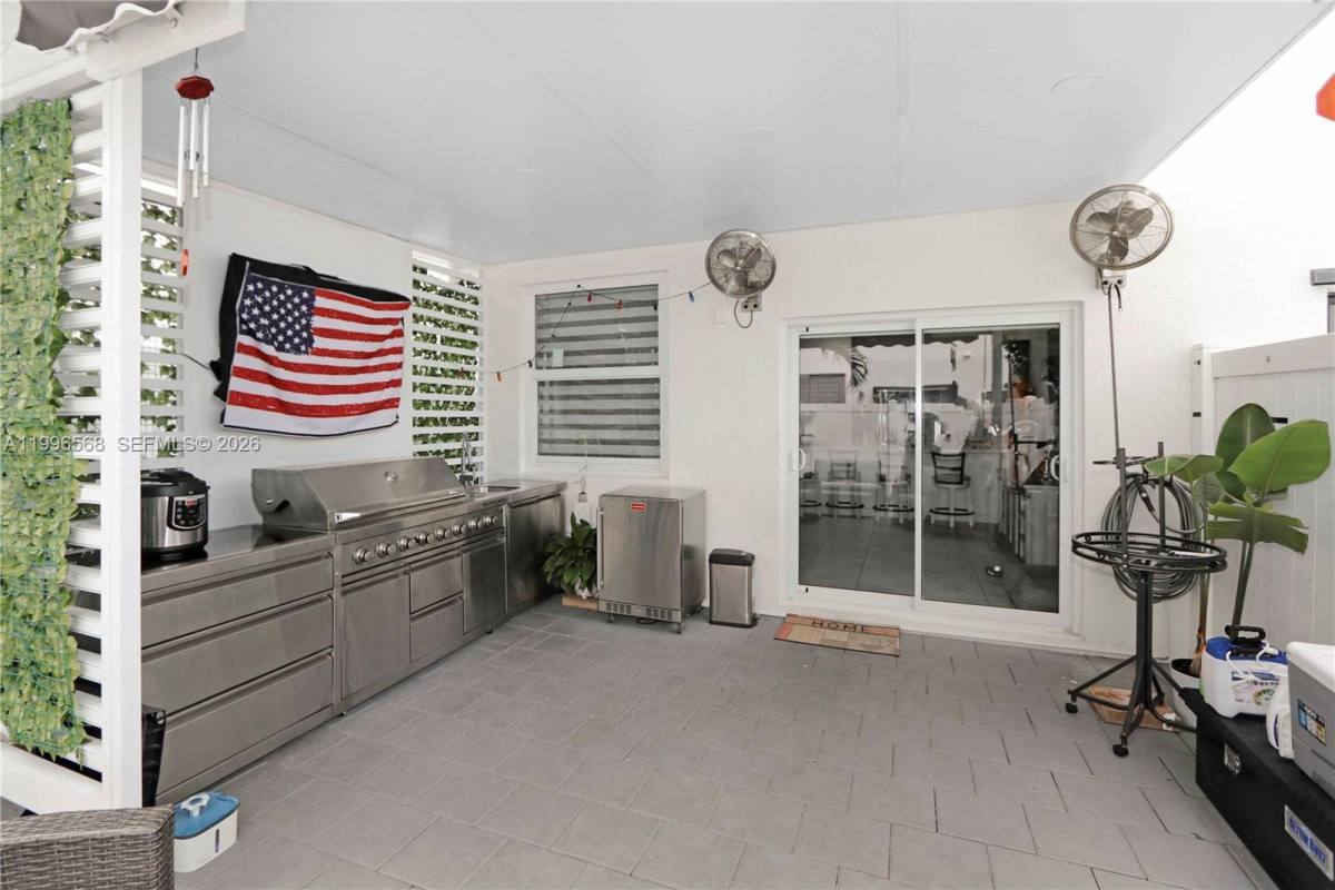 Townhouse for rent at 10628 W 33rd Way, Hialeah, FL 33018