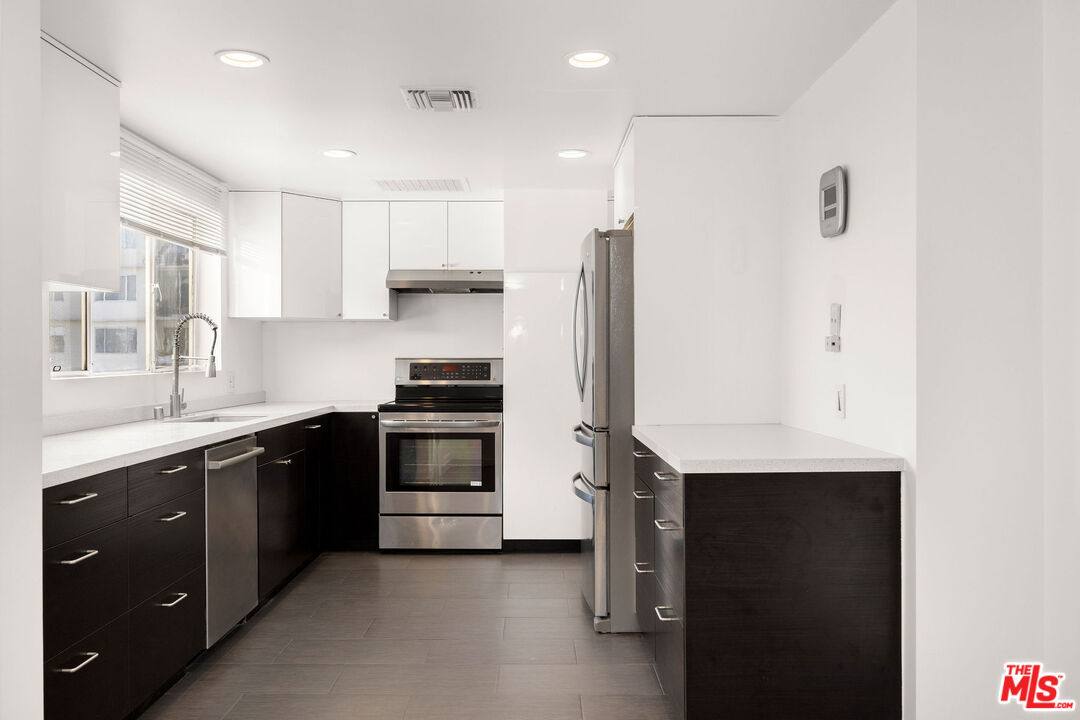 Apartment for rent at 838 N Doheny Dr #906, West Hollywood, CA 90069