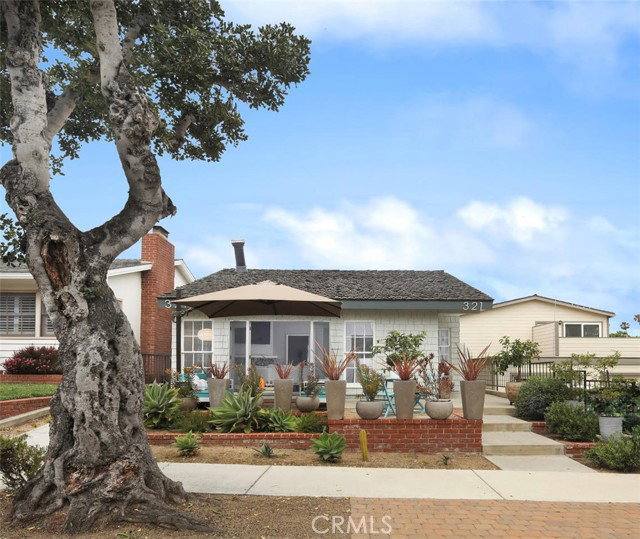 House for rent at 321 Iris Ave, Corona Del Mar, CA 92625